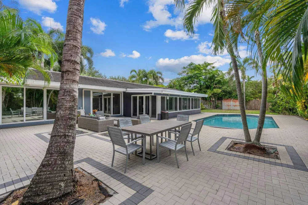 2528 NE 26TH TERRACE Fort Lauderdale, FL 33305