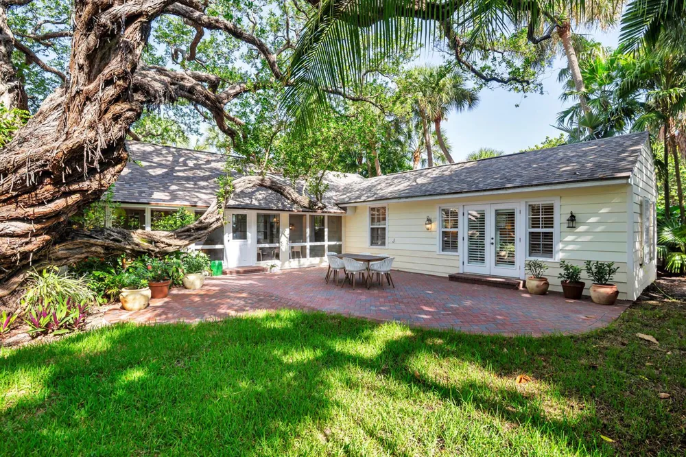 1161 OCEAN WAY Palm Beach, FL 33480