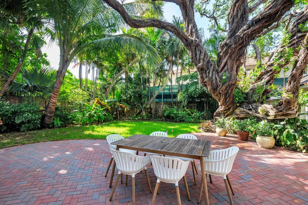 1161 OCEAN WAY Palm Beach, FL 33480