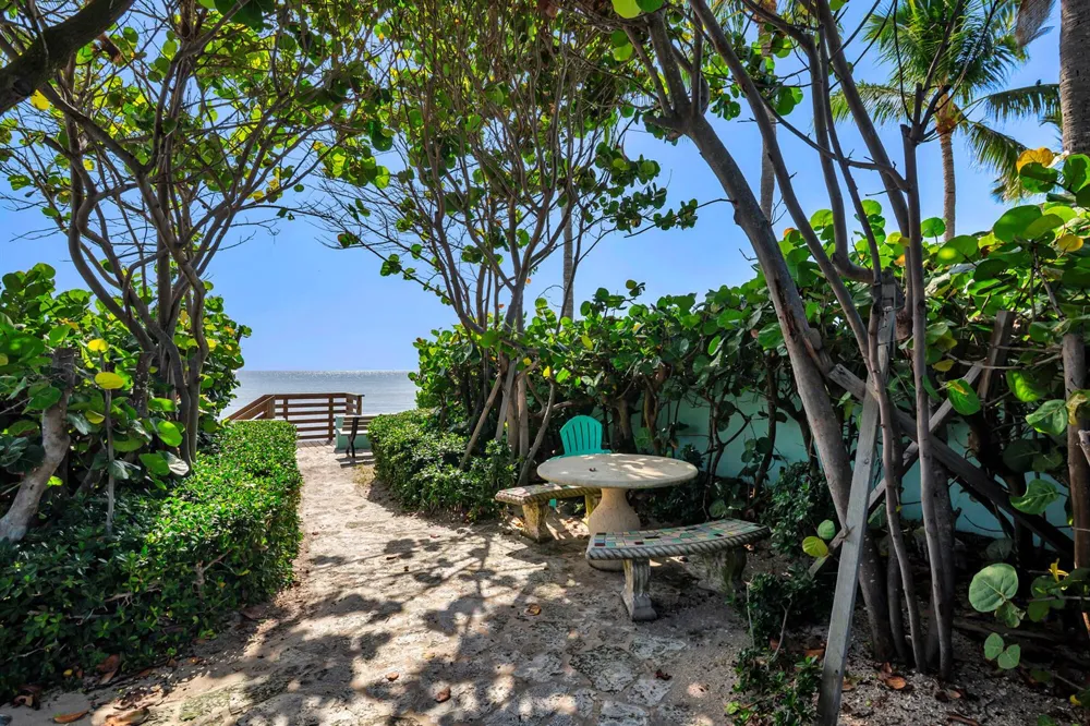 1161 OCEAN WAY Palm Beach, FL 33480