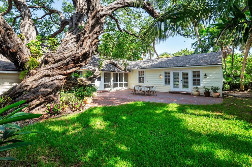 1161 OCEAN WAY Palm Beach, FL 33480