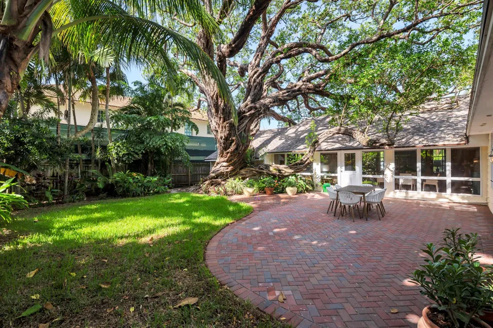 1161 OCEAN WAY Palm Beach, FL 33480