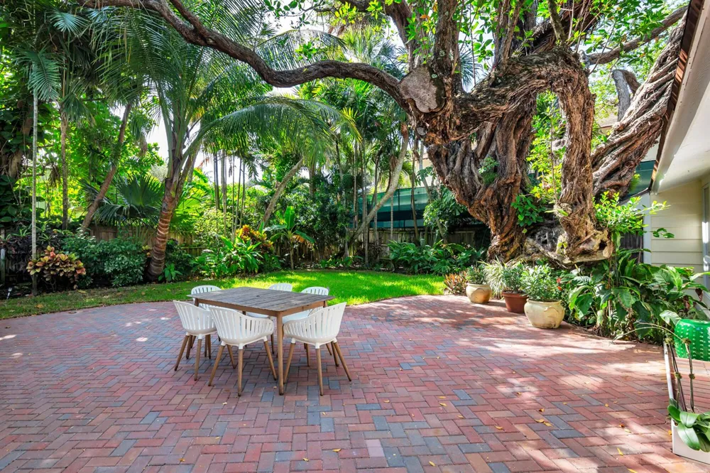 1161 OCEAN WAY Palm Beach, FL 33480