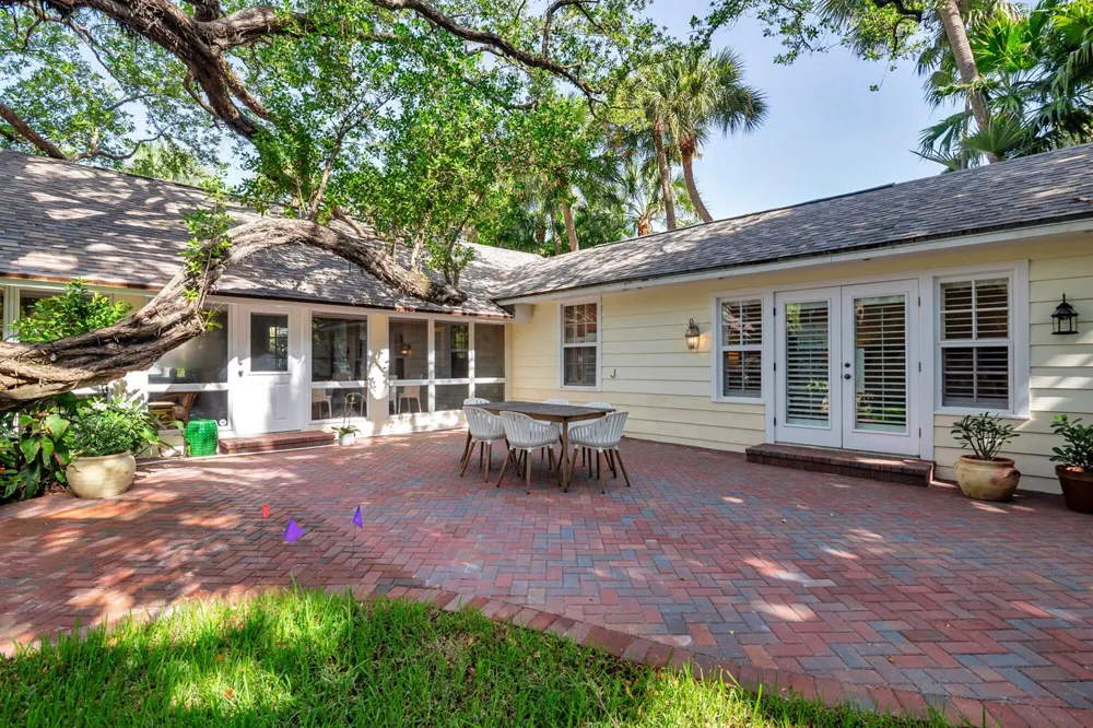 1161 OCEAN WAY Palm Beach, FL 33480
