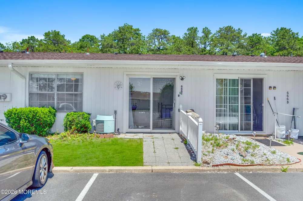 666 Plymouth Drive #C Lakewood, NJ 08701