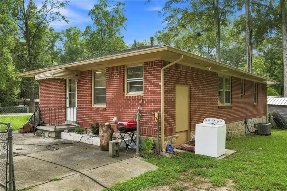 126 E Mimosa Drive Jonesboro, GA 30236