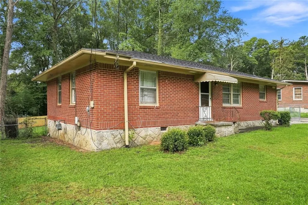 126 E Mimosa Drive Jonesboro, GA 30236