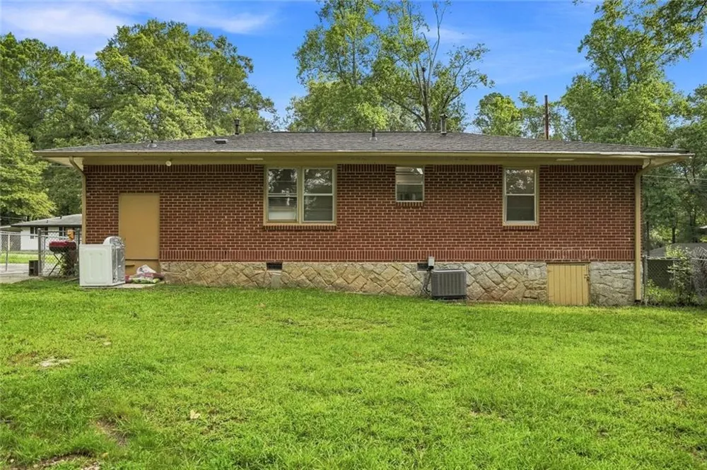 126 E Mimosa Drive Jonesboro, GA 30236