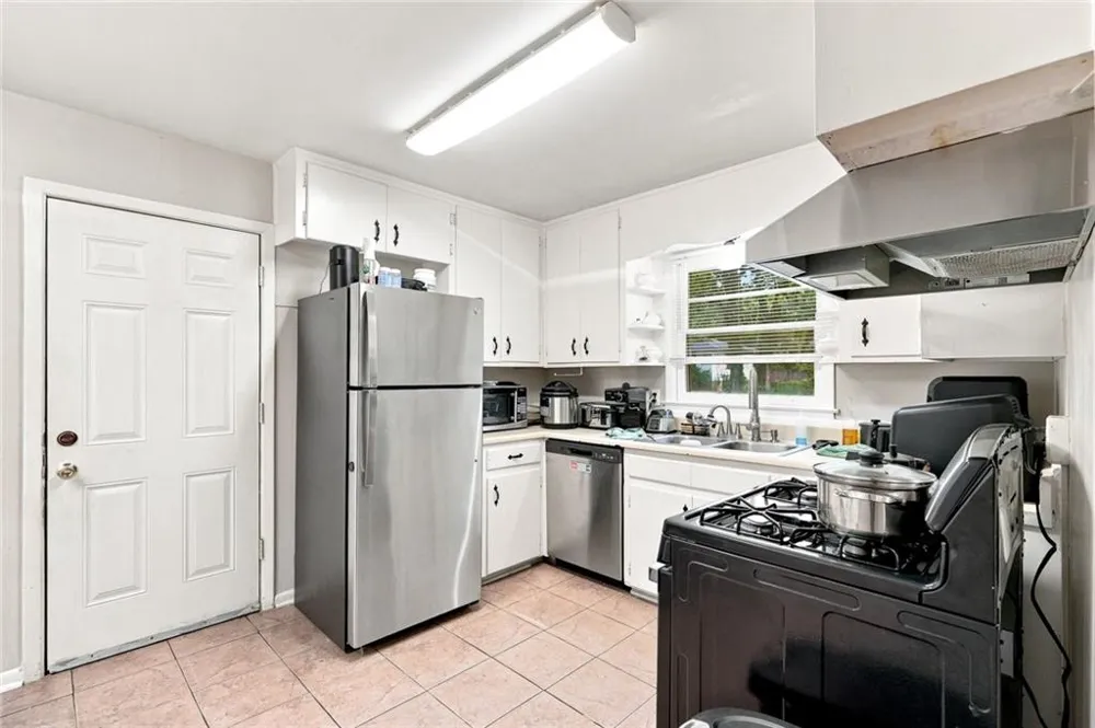 126 E Mimosa Drive Jonesboro, GA 30236