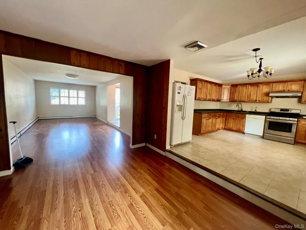 69 Bellwood Avenue South Setauket, NY 11720
