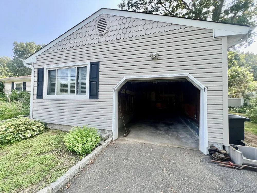 69 Bellwood Avenue South Setauket, NY 11720