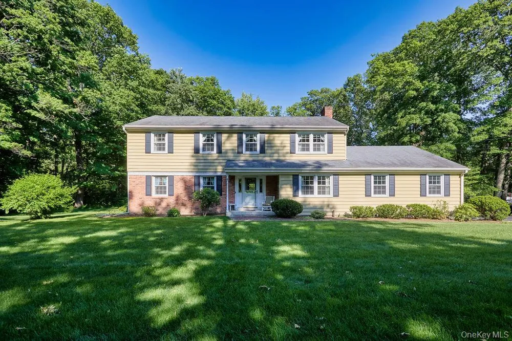 10 Stoutenburgh Drive Hyde Park, NY 12538