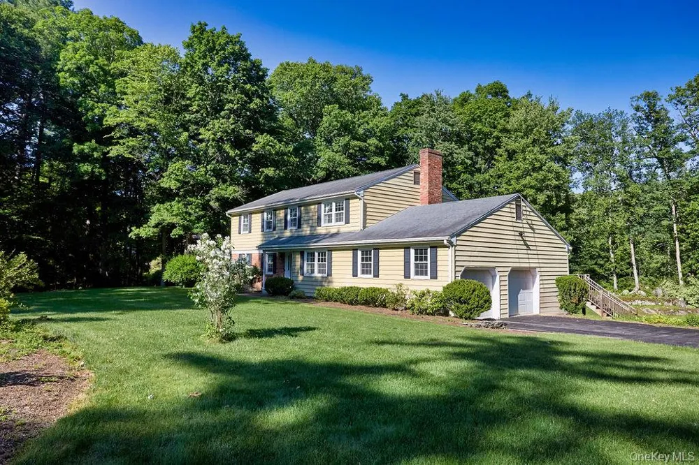 10 Stoutenburgh Drive Hyde Park, NY 12538