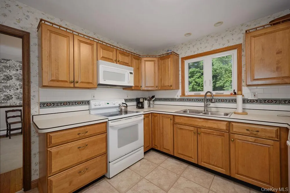 10 Stoutenburgh Drive Hyde Park, NY 12538