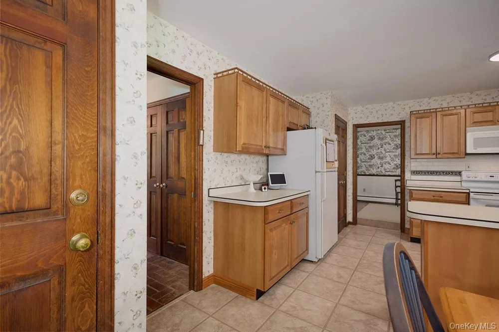 10 Stoutenburgh Drive Hyde Park, NY 12538