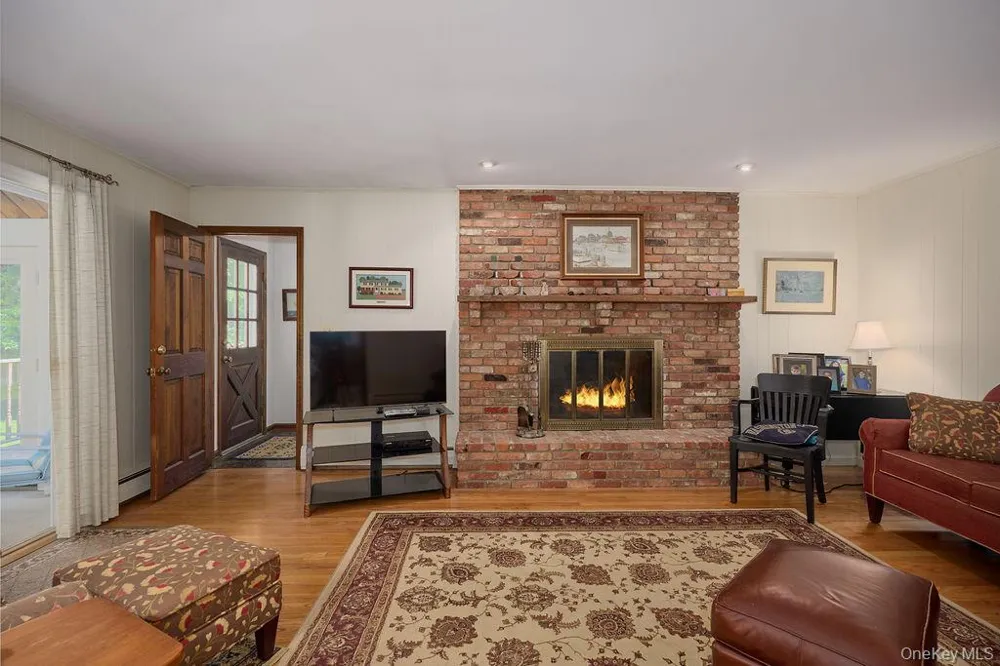10 Stoutenburgh Drive Hyde Park, NY 12538
