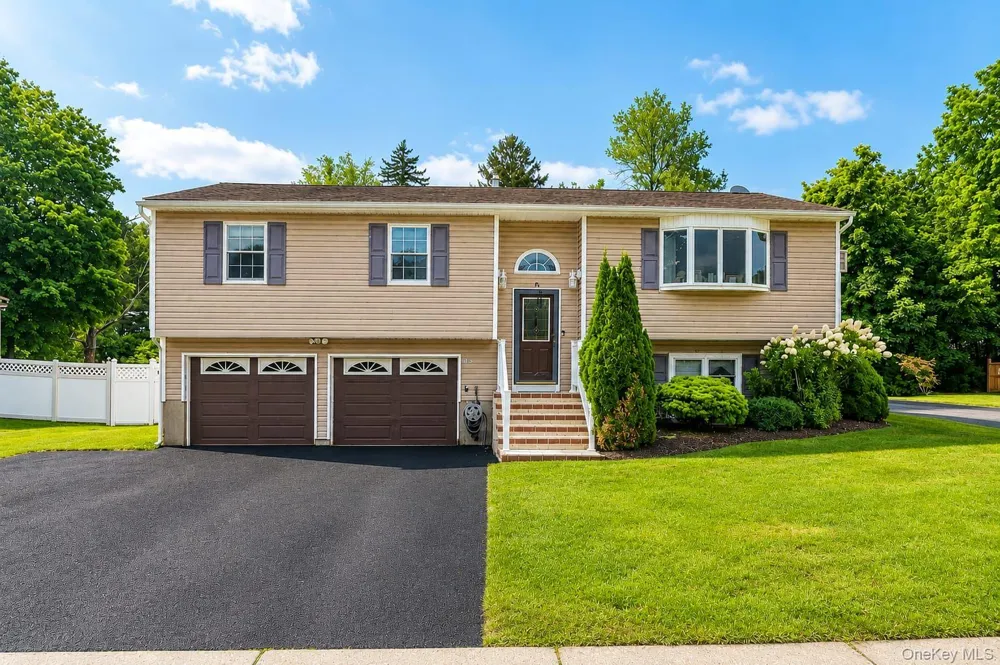 35 Newbury Monroe, NY 10950
