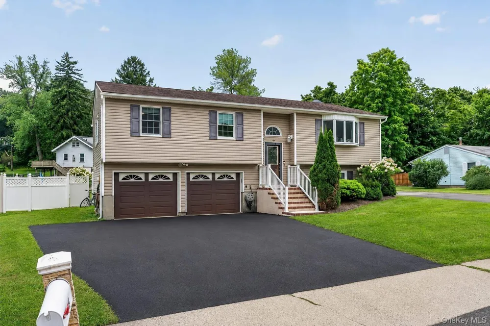 35 Newbury Monroe, NY 10950