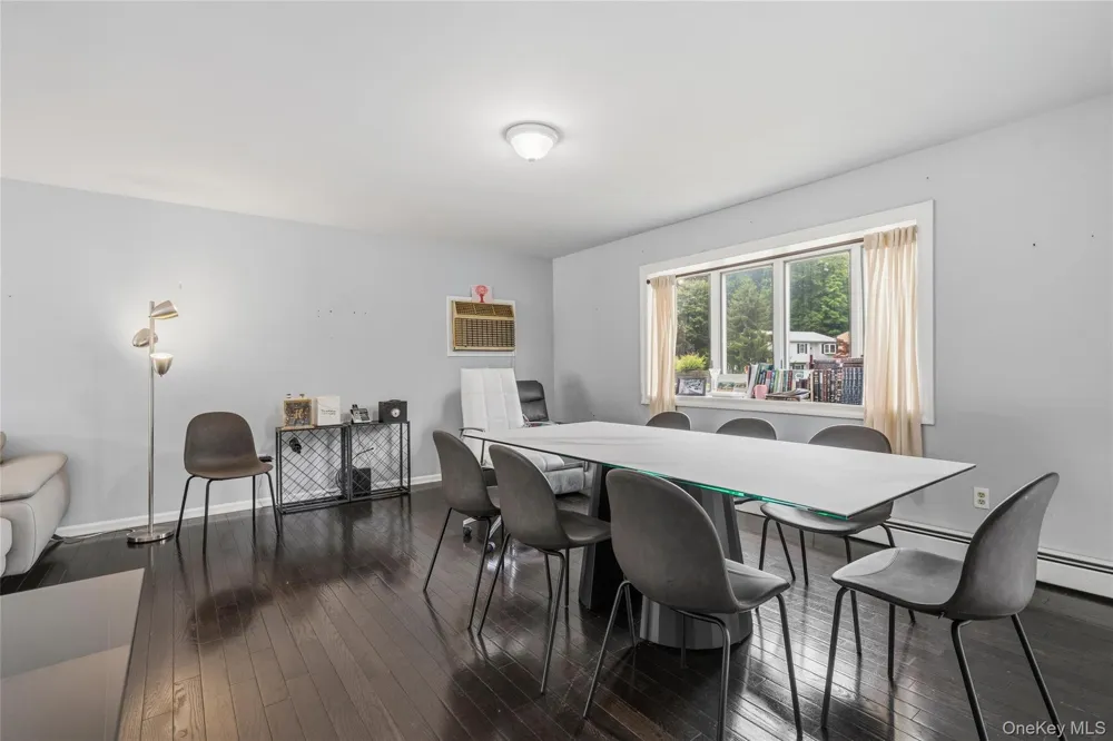 35 Newbury Monroe, NY 10950