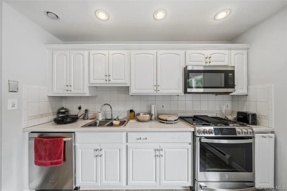 35 Newbury Monroe, NY 10950