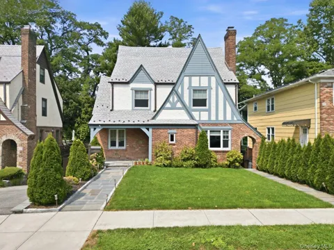 277 Devoe Avenue