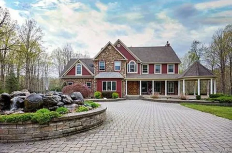 14 Stonewall Court