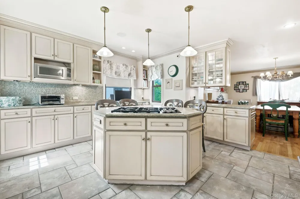 873 James Street Pelham, NY 10803