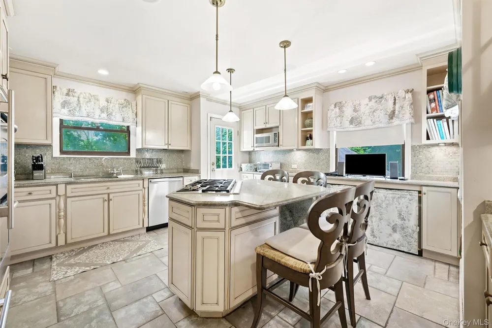 873 James Street Pelham, NY 10803