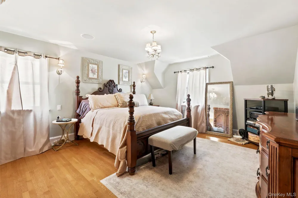 873 James Street Pelham, NY 10803