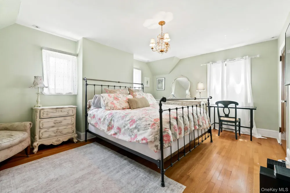 873 James Street Pelham, NY 10803