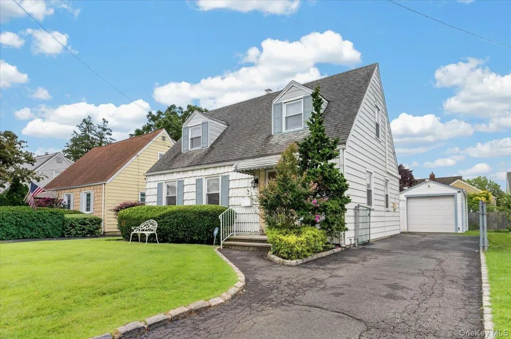 14 Ivy Place Valley Stream, NY 11581
