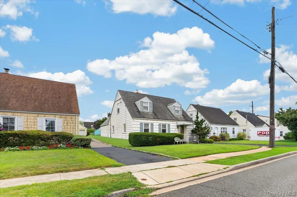 14 Ivy Place Valley Stream, NY 11581