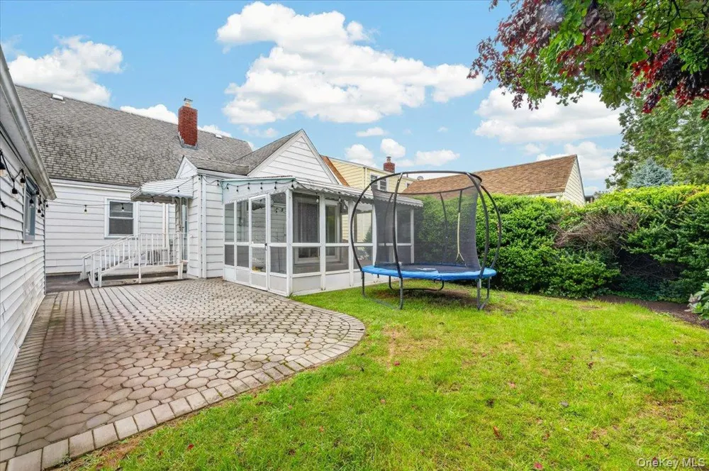 14 Ivy Place Valley Stream, NY 11581
