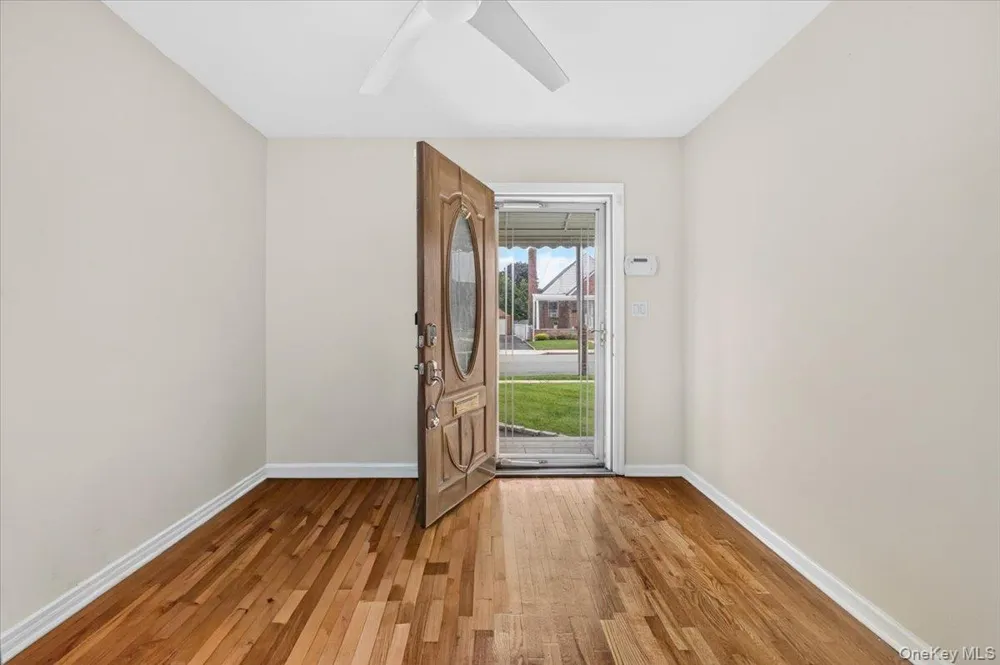 14 Ivy Place Valley Stream, NY 11581
