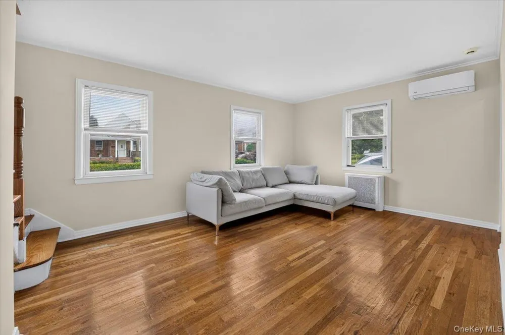 14 Ivy Place Valley Stream, NY 11581