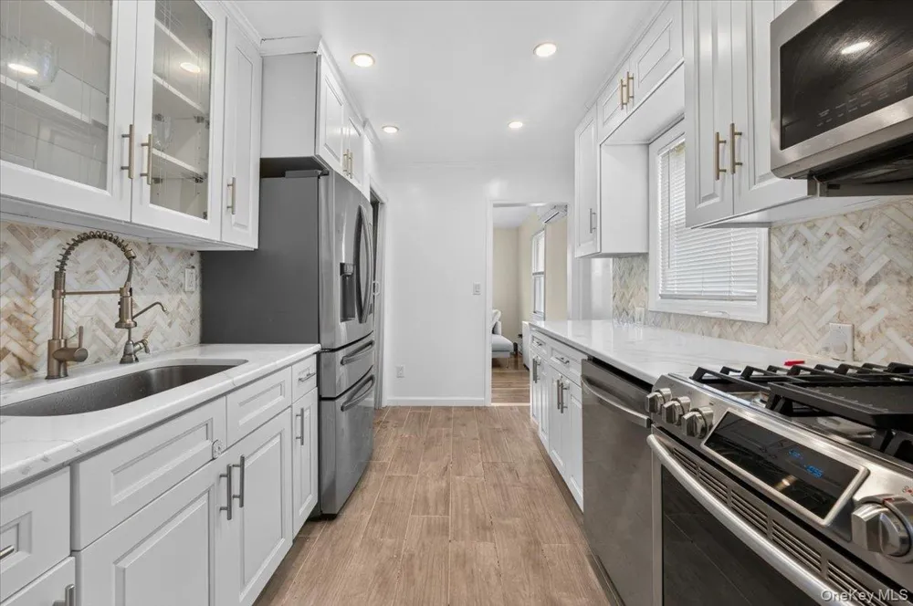 14 Ivy Place Valley Stream, NY 11581