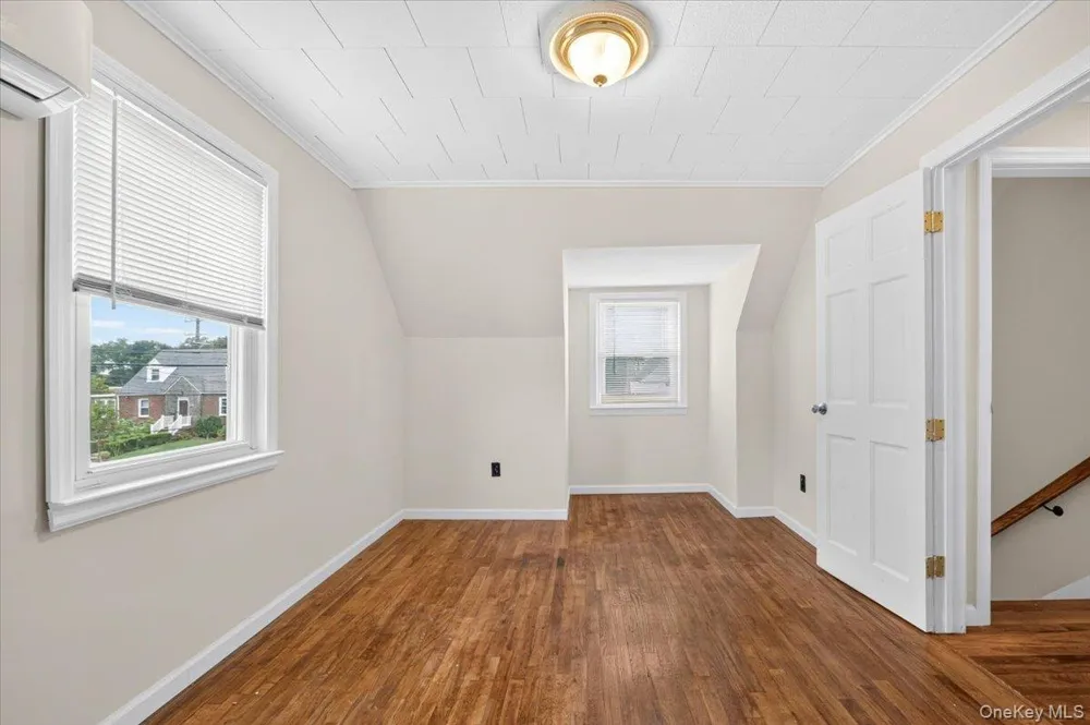 14 Ivy Place Valley Stream, NY 11581