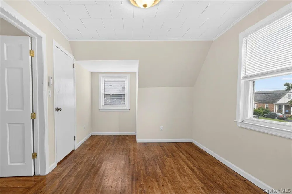 14 Ivy Place Valley Stream, NY 11581