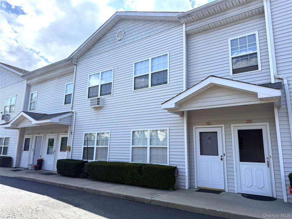 197 Fulton Street #20 Farmingdale, NY 11735