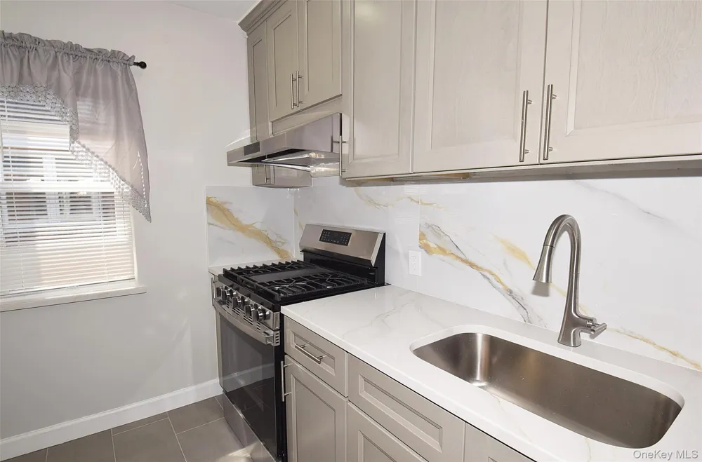 7336 197th Street Fresh Meadows, NY 11366