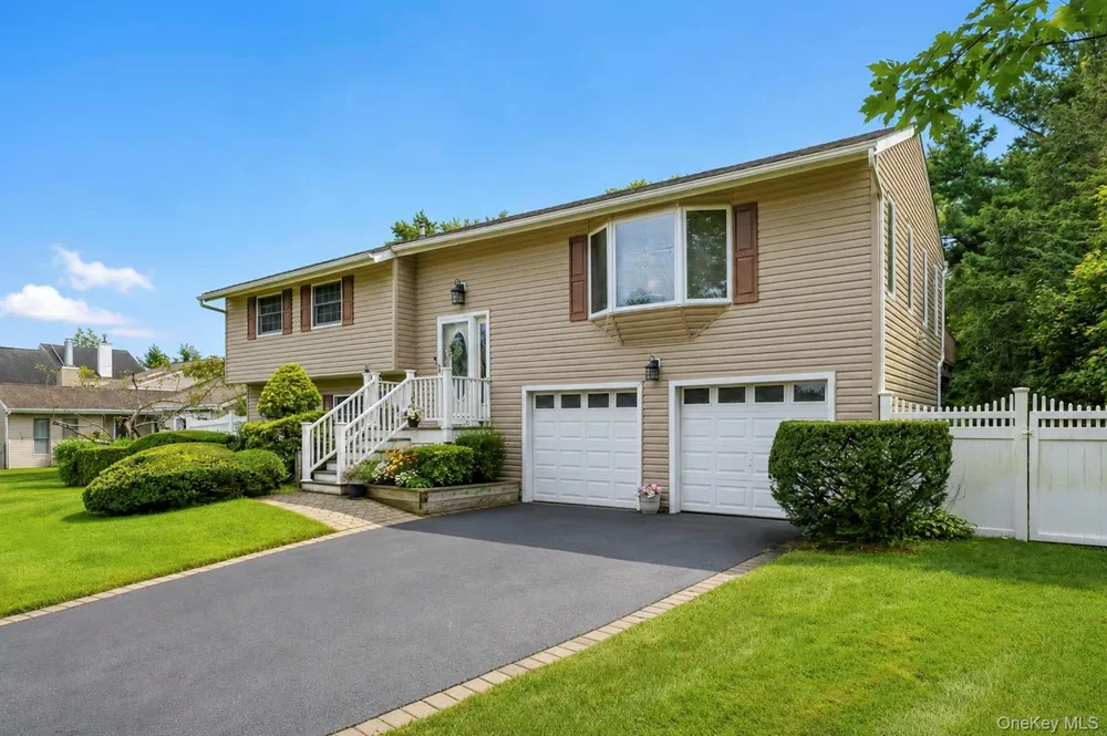 40 Nantucket Drive Medford, NY 11763