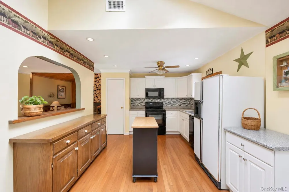 40 Nantucket Drive Medford, NY 11763