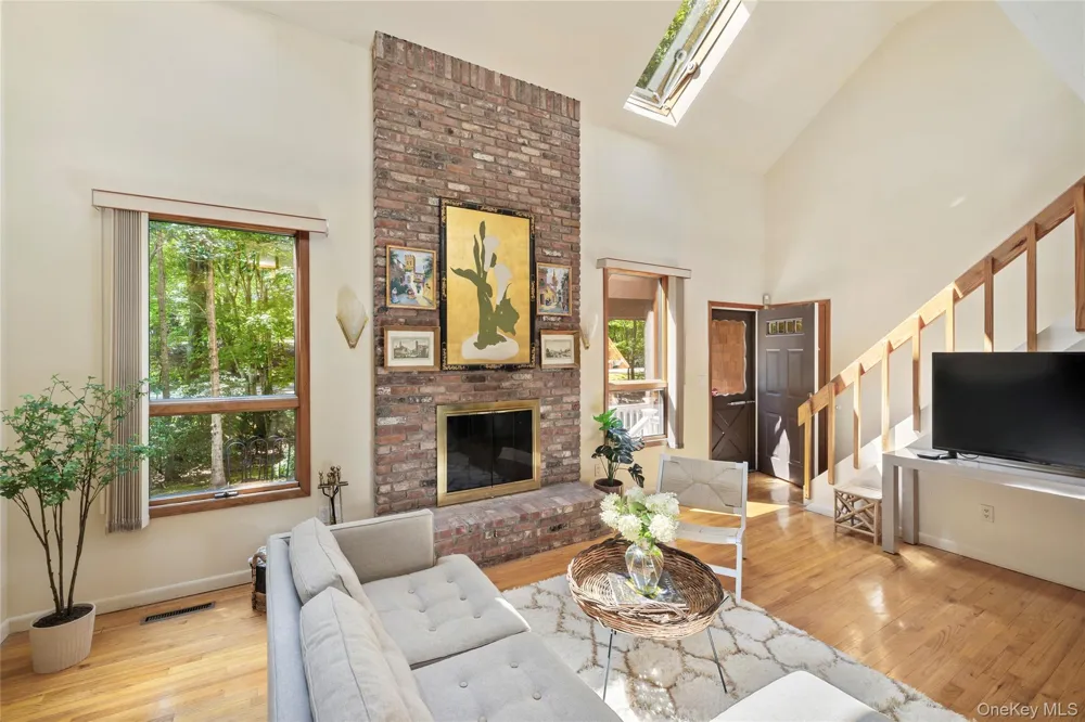 69 Glenview Drive Southampton, NY 11968