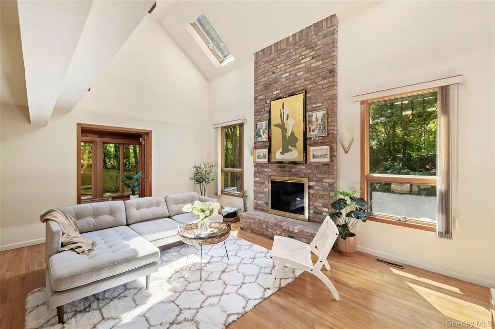69 Glenview Drive Southampton, NY 11968