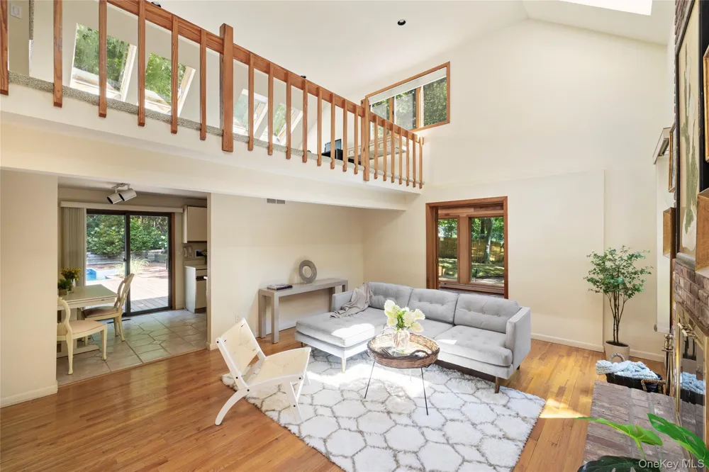 69 Glenview Drive Southampton, NY 11968