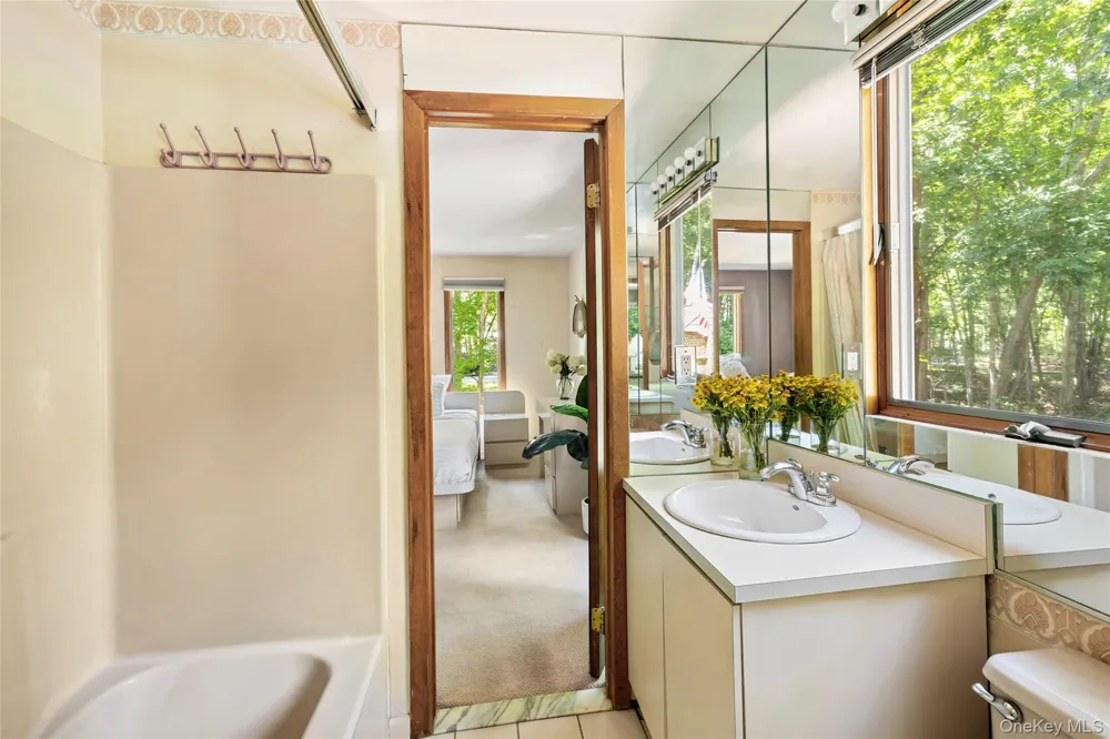 69 Glenview Drive Southampton, NY 11968