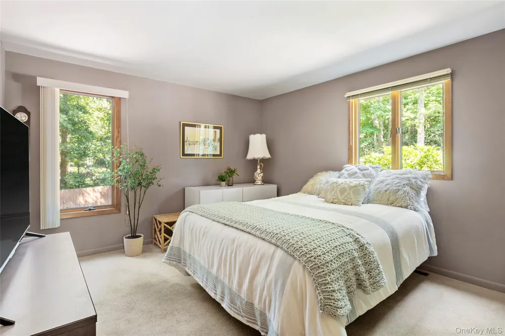 69 Glenview Drive Southampton, NY 11968