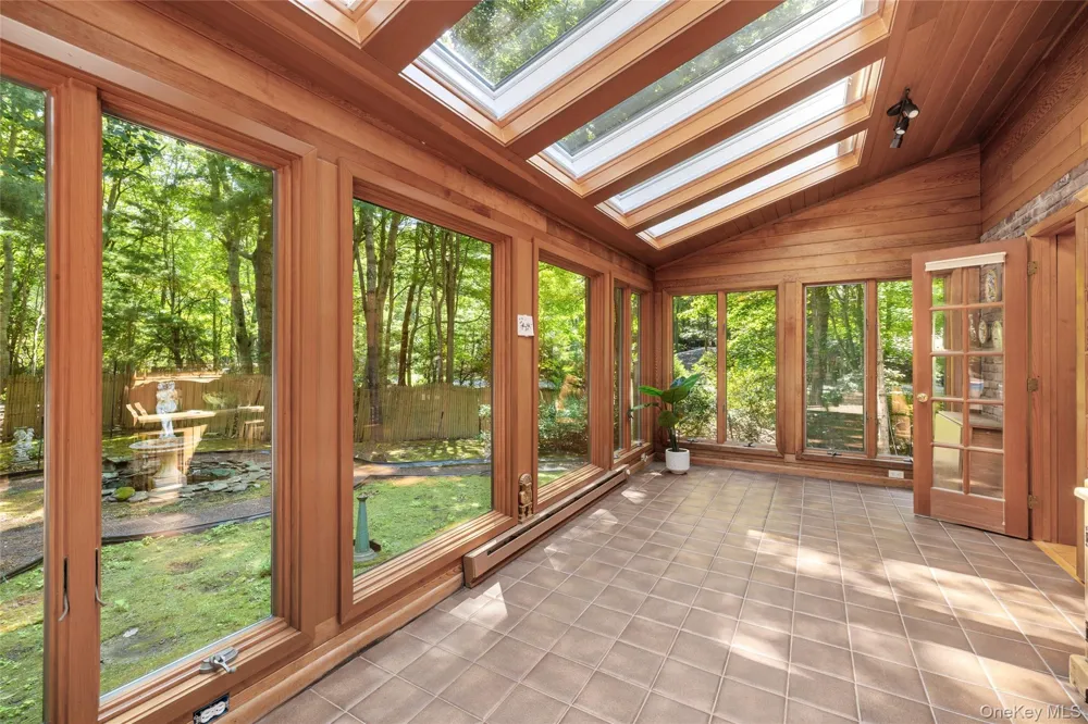 69 Glenview Drive Southampton, NY 11968