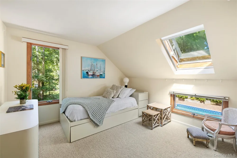 69 Glenview Drive Southampton, NY 11968