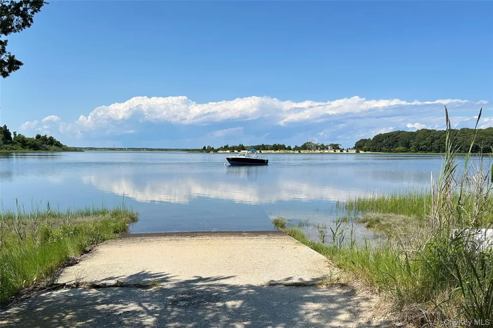 69 Glenview Drive Southampton, NY 11968